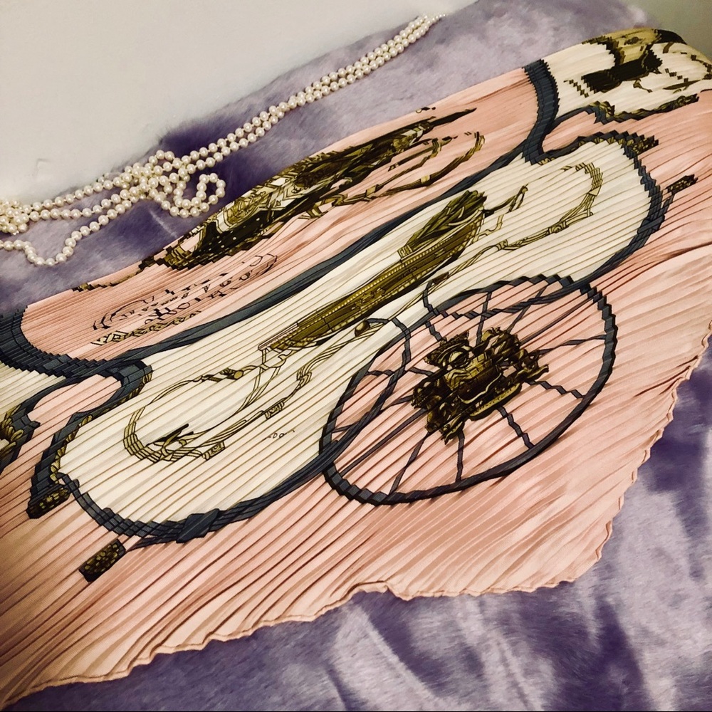 Rare Hermès Pleated Scarf Pink & Gold